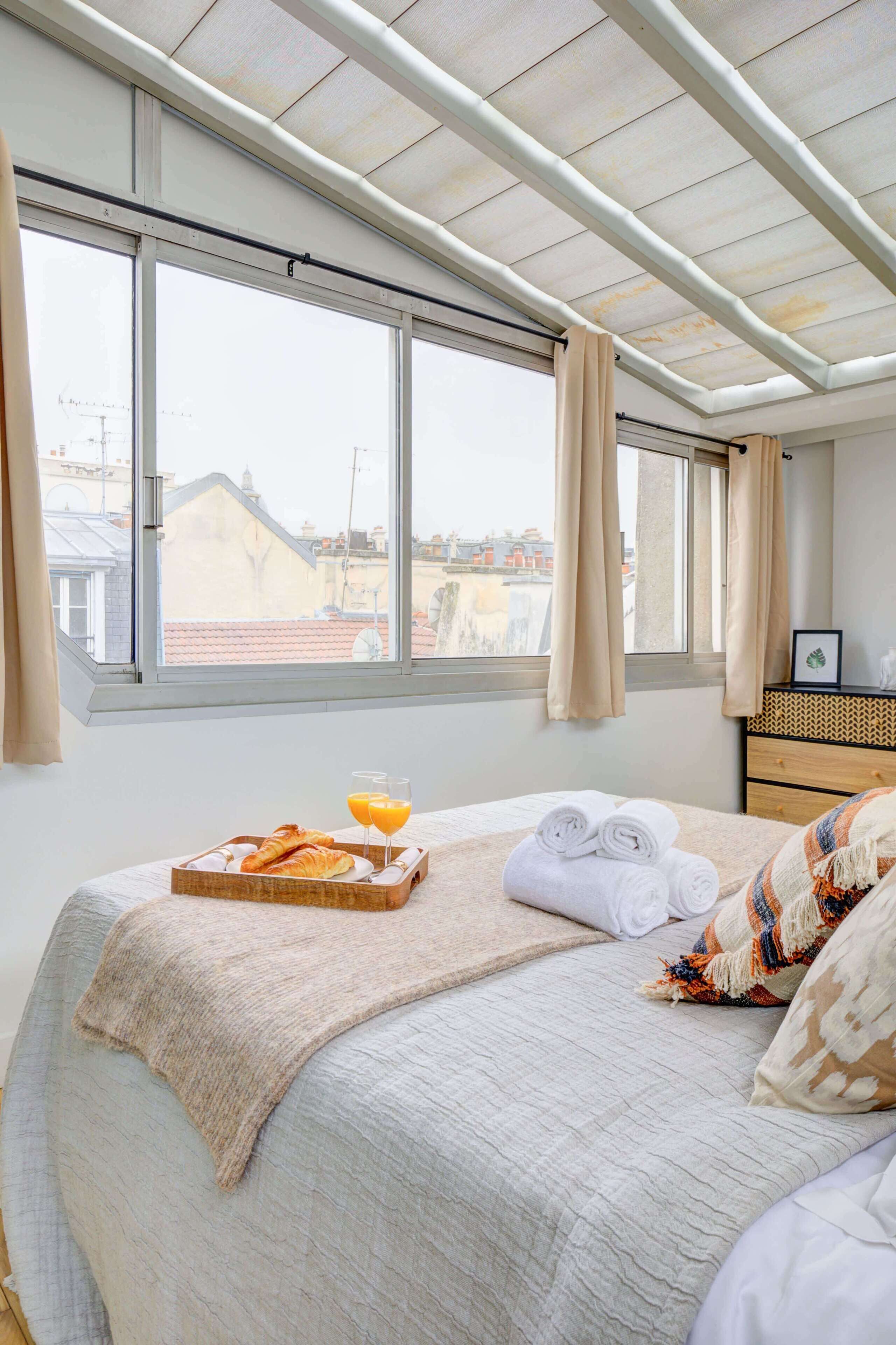 2 bedrooms, desk, iron/ironing board, travel cot