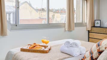 2 bedrooms, desk, iron/ironing board, travel crib