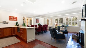 Interior - Balmaghie - charming, secluded 7 acre rural retreat in the Southern Highlands (Bundanoon)