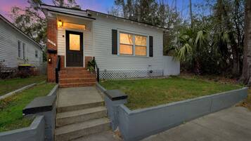 House, 2 Bedrooms | Exterior