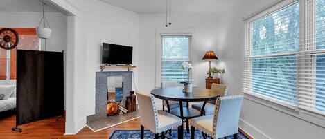 Rumah, 2 kamar tidur | Tempat makan