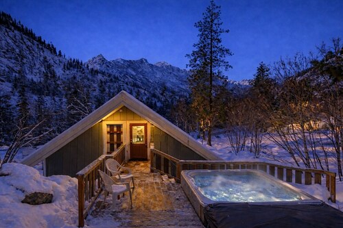 Icicle Chalet 1 Bedroom Cabin