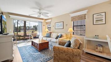 Condo, 3 Bedrooms | Living area
