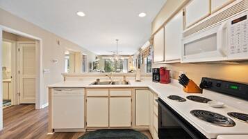 Kondominium, 3 kamar tidur | Dapur pribadi | Lemari es, oven, mesin pembuat kopi/teh, dan pemanggang roti