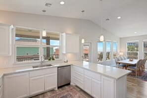 Private kitchen - Sunrise 4 Bedroom Home (Port Bolivar)