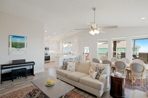 Ferienhaus, 4 Schlafzimmer | Wohnbereich | Smart-TV, Streaming-Dienste
