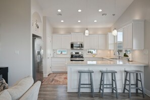 Private kitchen - Sunrise 4 Bedroom Home (Port Bolivar)