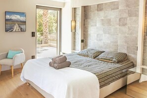 5 bedrooms, desk, iron/ironing board, travel crib - Exceptional villa in the Gulf of Saint-Tropez (Le Plan-de-la-Tour)