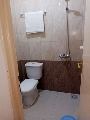 Standard Room | Bathroom