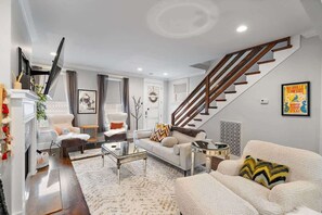 TV - Spacious Large Getaway-7 Beds, Perfect for Groups! (Nashville)