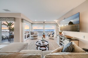 TV, stereo, offices - Navigate Stays Front Row to Paradise (San Diego)