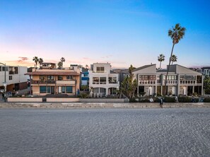 Exterior - Navigate Stays Front Row to Paradise (San Diego)