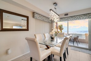 Dining - Navigate Stays Front Row to Paradise (San Diego)