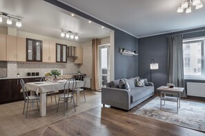 Huoneisto, tupakointi kielletty, kaupunkinäköala | Oleskelualue | LCD-televisio