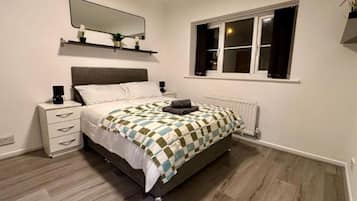 2 bedrooms, travel crib, free WiFi, bed sheets