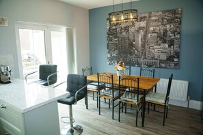 Dining - The Dingle Pass Escape (Dingle)