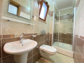 Hair dryer, towels - Villa Lochville 2 Bedroom with Private Pool in Dalyan ,Rental Finders Dalyan (Dalyan)
