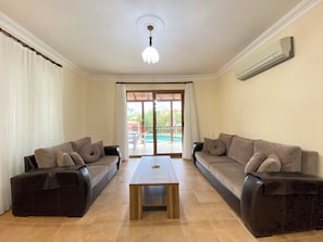 TV - Villa Lochville 2 Bedroom with Private Pool in Dalyan ,Rental Finders Dalyan (Dalyan)