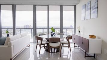 Executive Condo, Ocean View | In-room dining