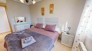 3 chambres, coffres-forts dans les chambres, fer et planche à repasser