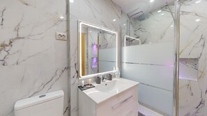 Douche, serviettes fournies