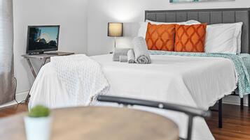 1 habitación, tabla de planchar con plancha, wifi gratis y ropa de cama