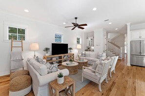 Smart TV - New Specials! 6 Seater Cart, Bikes & Beach Toys, Gated Beach Community (SANTA ROSA BEACH)