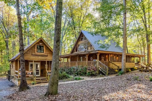 The Private Snug Nest Nestled in Canopy Woods