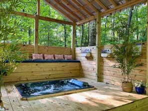 Bañera de hidromasaje al aire libre