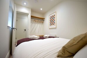 1 sovrum, skrivbord, strykjärn/strykbräda och internet