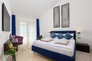 7 bedrooms, in-room safe, desk, iron/ironing board