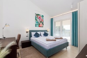 7 soverom, safe på rommet, skrivebord og strykejern/-brett