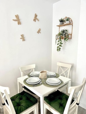 Dining - Vivodomo | Free parking, modern, 5 min to subway (Madrid)