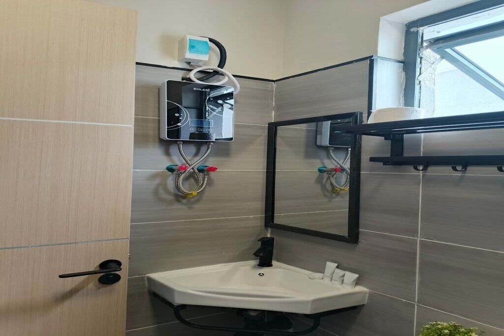 Ducha, toallas, jabón, papel higiénico