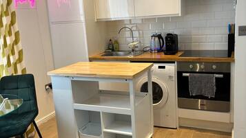 Classic Studio, Harbor View | Iron/ironing board, free WiFi