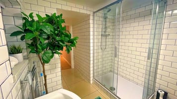 Comfort Apartment | Bathroom | Hair dryer