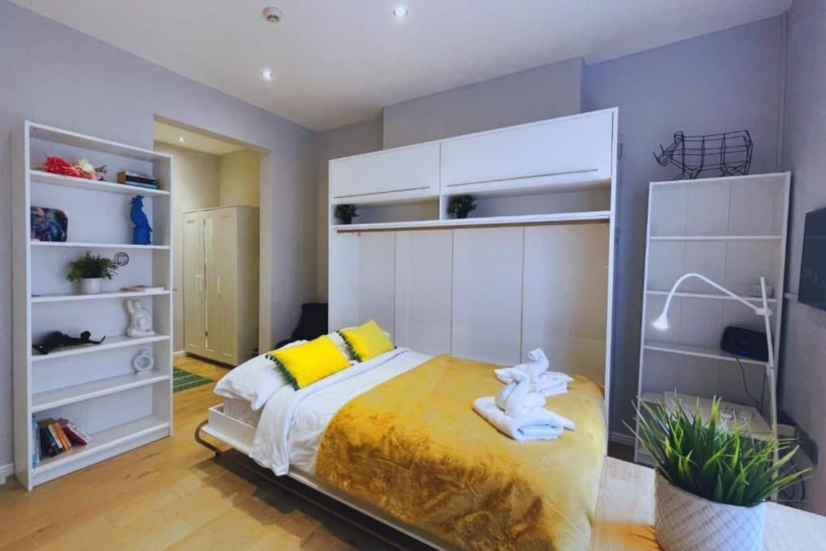 1 bedroom, iron/ironing board, free WiFi