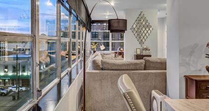 Modern Loft w/ Soaring Views of City + Reserved Parking by Lucky Savannah