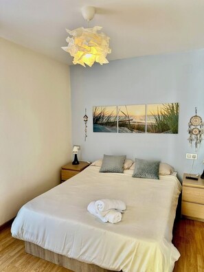 3 bedrooms, iron/ironing board, WiFi
