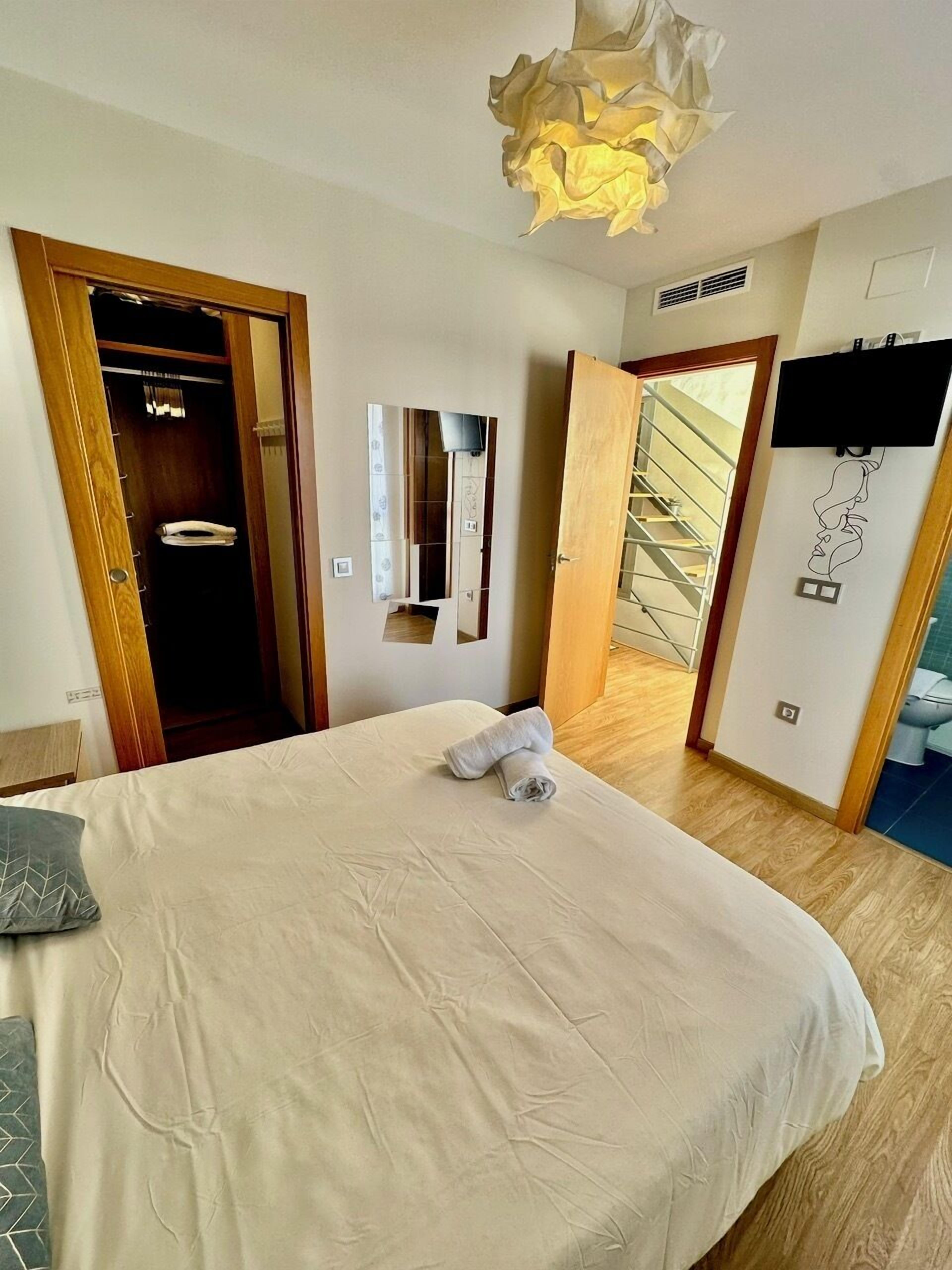 3 slaapkamers, een strijkplank/strijkijzer, wifi