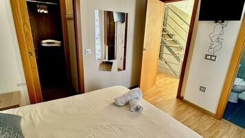 3 slaapkamers, een strijkplank/strijkijzer, wifi