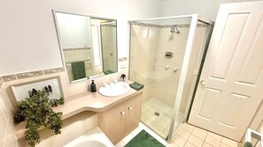 Shower - Retro pet-friendly cottage near beach, river & RSL with air-con, comfortable interiors (Evans Head)