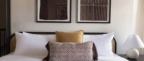 4 bedrooms, desk, iron/ironing board, WiFi