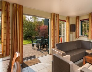 House | Living room - Luxury Bungalow With Optional Sauna (Hooghalen)