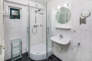 House | Bathroom - Luxury Bungalow With Optional Sauna (Hooghalen)