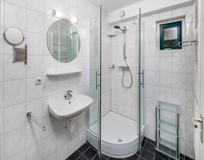 House | Bathroom - Luxury Bungalow With Optional Sauna (Hooghalen)