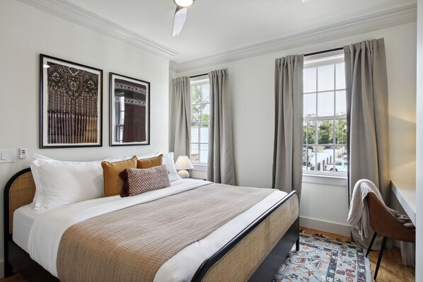 8 habitaciones, escritorio y tabla de planchar con plancha 