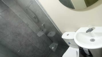 Standard Double Room | Bathroom