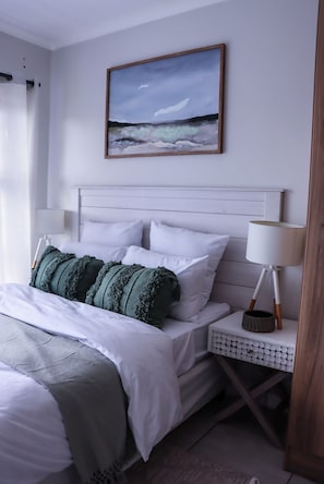2 bedrooms, iron/ironing board, WiFi, bed sheets