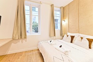 2 bedrooms, iron/ironing board, WiFi, bed sheets